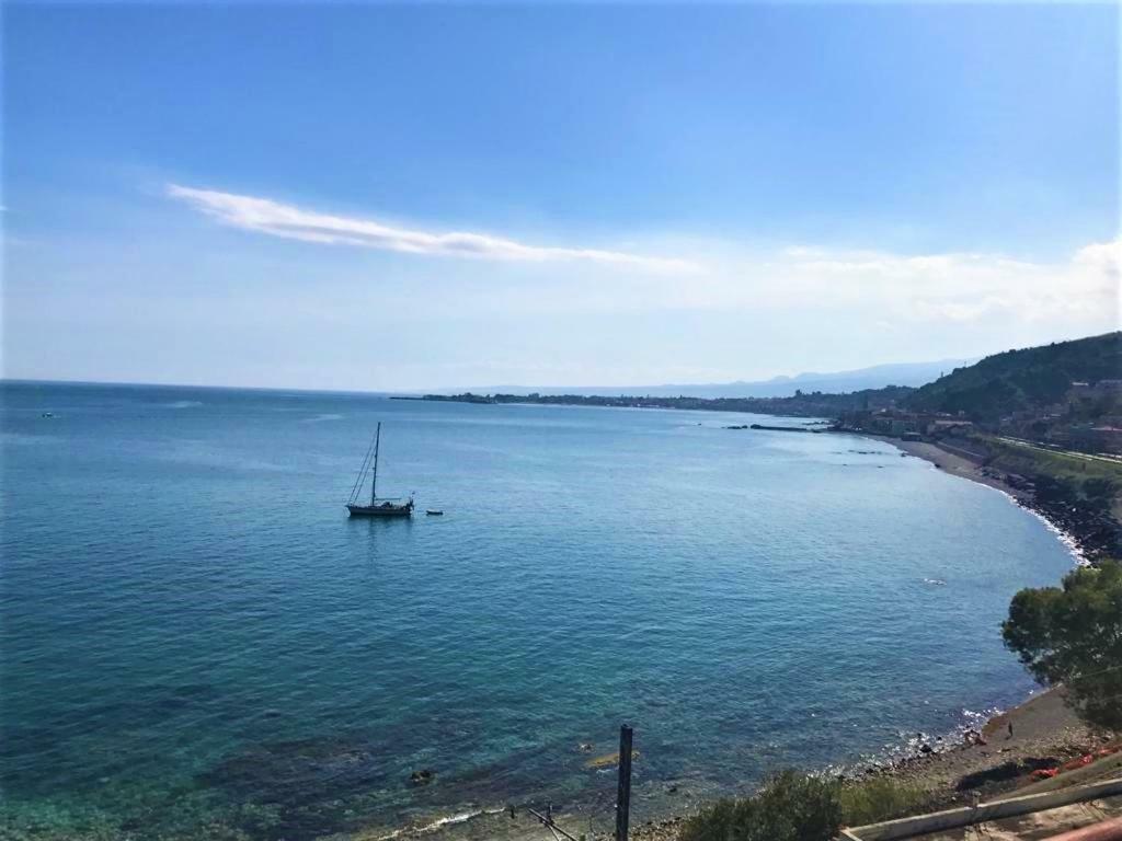 Baia Di Atlantide Apartment Таормина Екстериор снимка